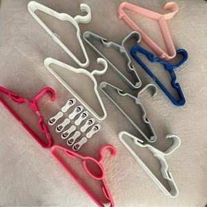 92 Kids’ Hangers and 10 Pant/Skirt Clips